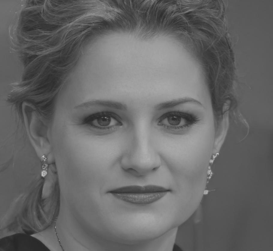 Financial analyst headshot